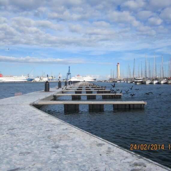 Port Sud de France – Sète: Rompeolas flotante y pantalán de recepción de vedettes