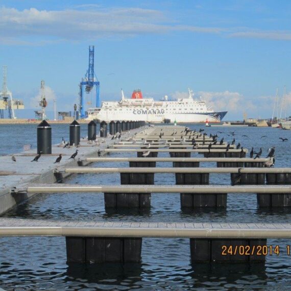 Port Sud de France – Sète: Rompeolas flotante y pantalán de recepción de vedettes