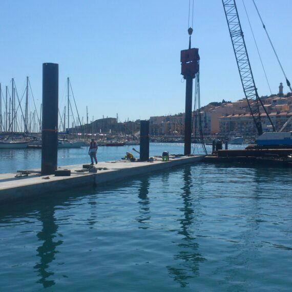 Port Sud de France – Sète: Rompeolas flotante y pantalán de recepción de vedettes
