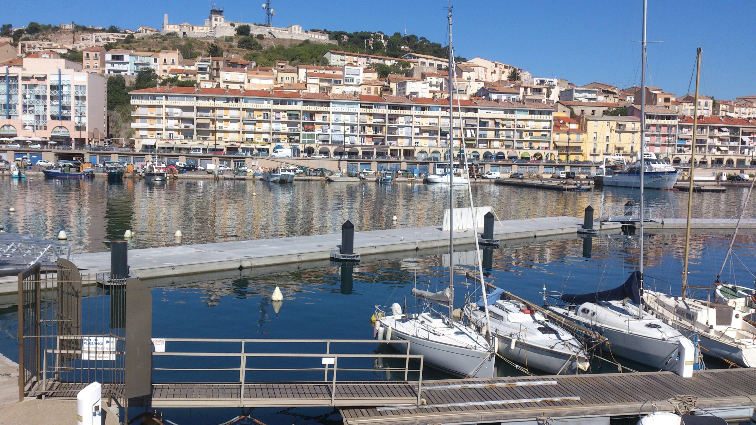 Port Sud de France – Sète: Rompeolas flotante y pantalán de recepción de vedettes