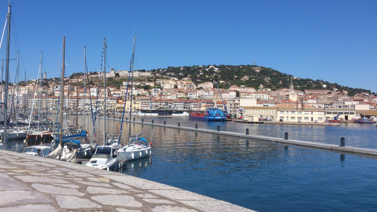 Port Sud de France – Sète: Rompeolas flotante y pantalán de recepción de vedettes