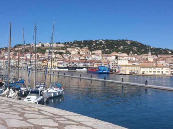 Port Sud de France – Sète: Rompeolas flotante y pantalán de recepción de vedettes